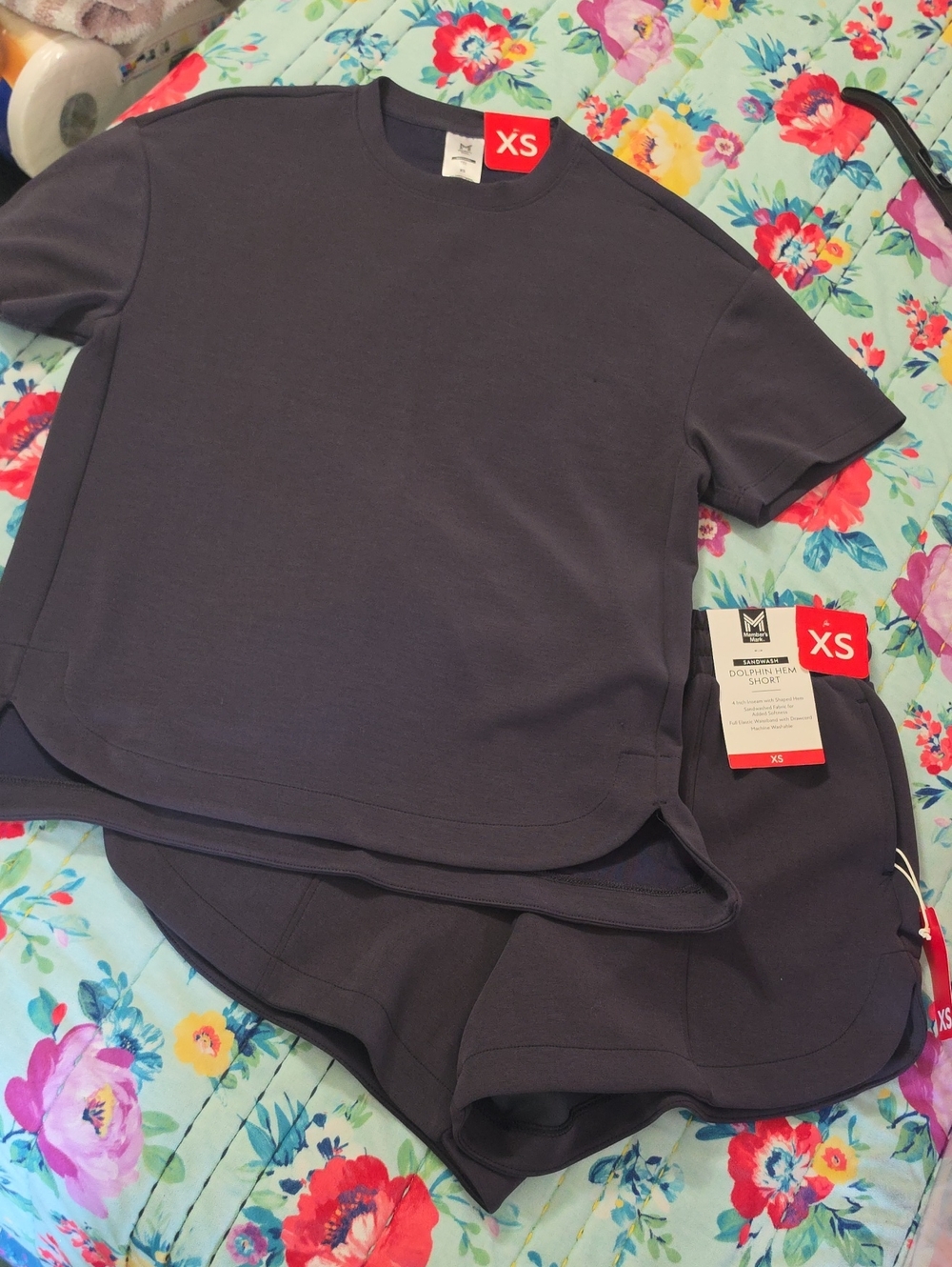 XS Women's Short Sleeve Tee & Dolphin Shorts Set -black